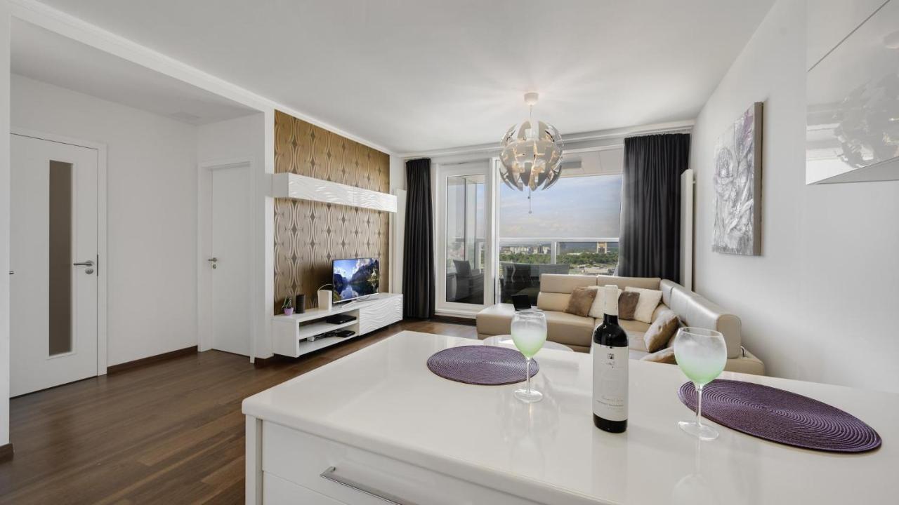 Ferienwohnung Panorama - Sunset And Castle View, 22Nd Floor, Garage, Ac Pressburg Exterior foto