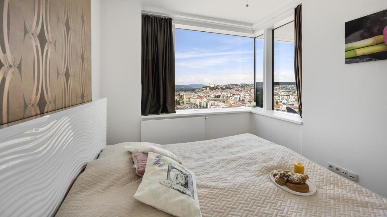 Ferienwohnung Panorama - Sunset And Castle View, 22Nd Floor, Garage, Ac Pressburg Exterior foto