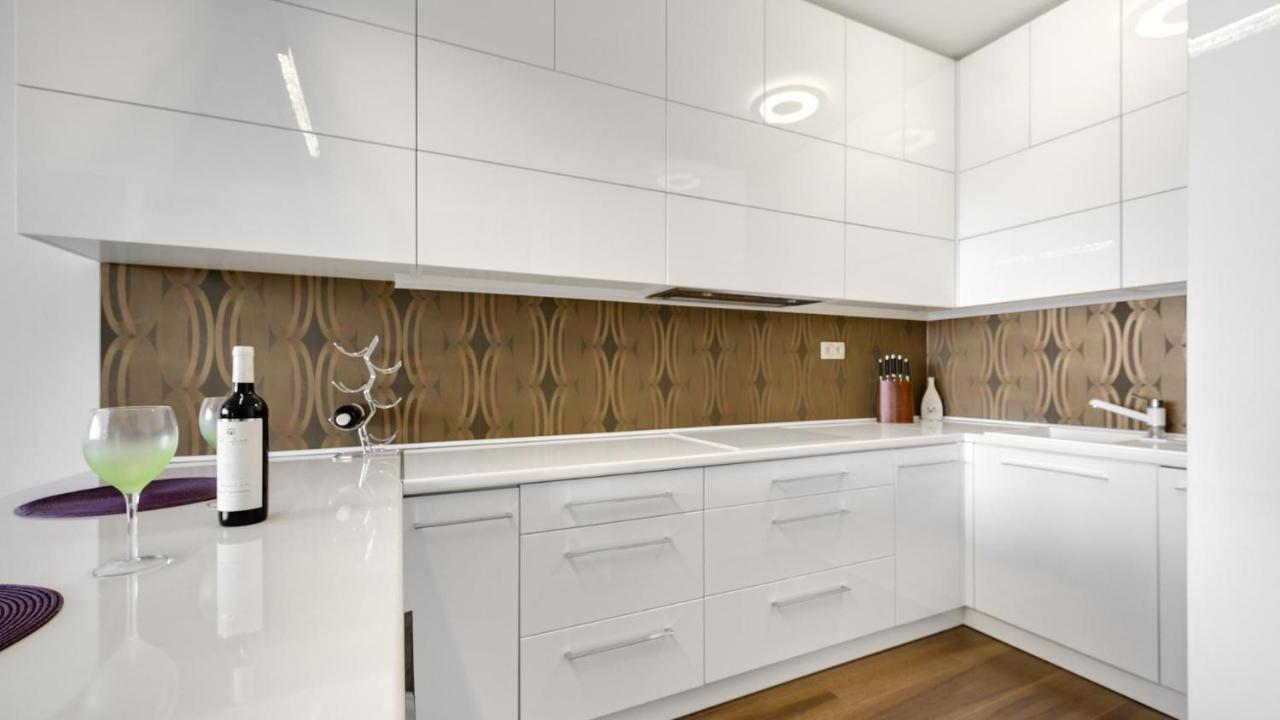 Ferienwohnung Panorama - Sunset And Castle View, 22Nd Floor, Garage, Ac Pressburg Exterior foto