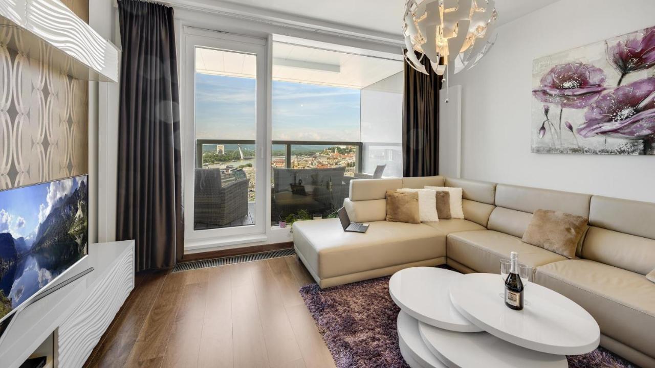 Ferienwohnung Panorama - Sunset And Castle View, 22Nd Floor, Garage, Ac Pressburg Exterior foto