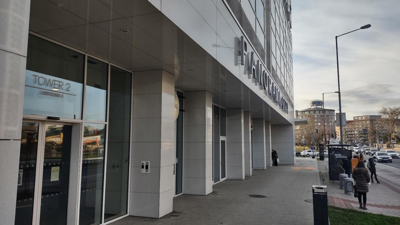 Ferienwohnung Panorama - Sunset And Castle View, 22Nd Floor, Garage, Ac Pressburg Exterior foto